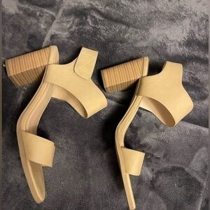 Manhattan Collection Sandal heels Size 10